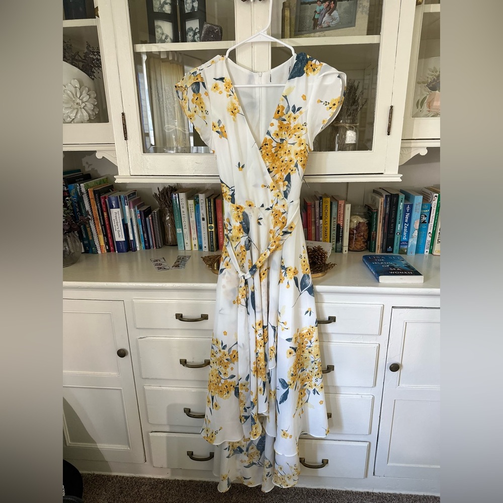 Lulus women’s yellow flower dress XS